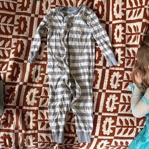 Hanna Andersson Gray Striped Kids Pajama Set